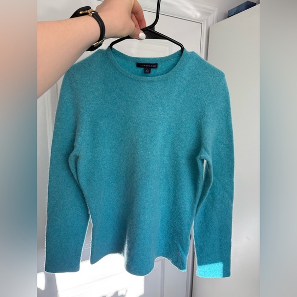 LIKE NEW- LANDS END - WOMANS 100% CASHMERE BLUE SWEATER TOP - Picture 1 of 7
